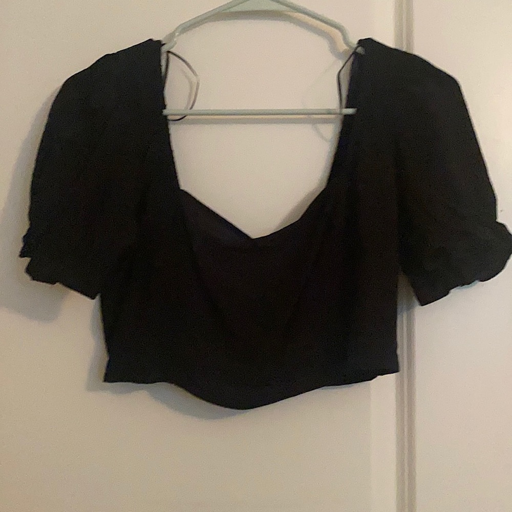 urban outfitter black crop top